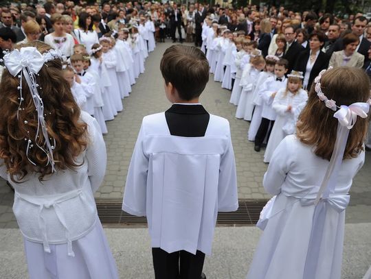 Czyje są pieniądze z komunii? Prawnicy odpowiadają na to pytanie