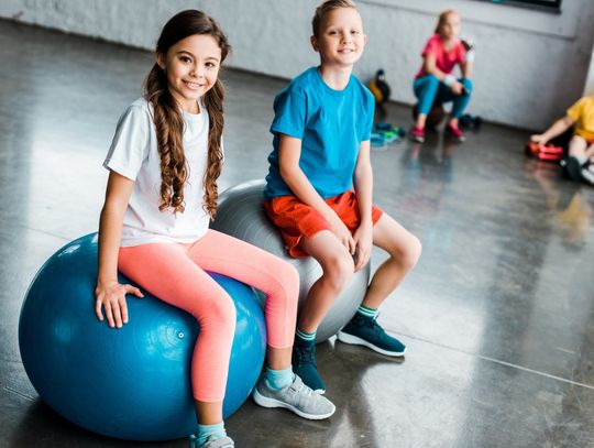 Obóz fitness dla młodzieży nad morzem – sposób na aktywne wakacje z dala od miasta