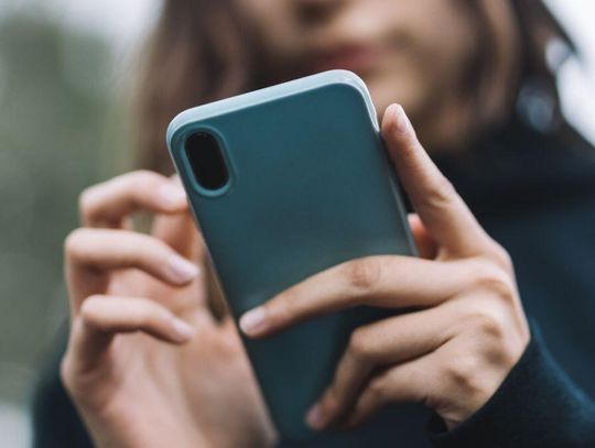 Polacy przenoszą numery telefonów do innych sieci