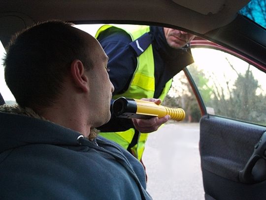 Policjanci wychwycili pijanych kierowców. Grozi im więzienie