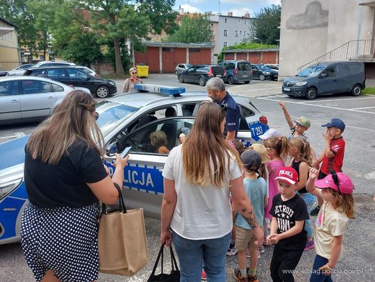 Przedszkolaki z wizytą u policjantów