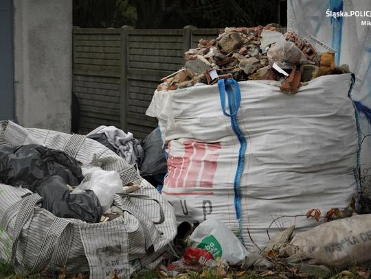Przyjeżdżają i wyjmują worki z bagażnika. Chcą za to 10 tys. zł kary