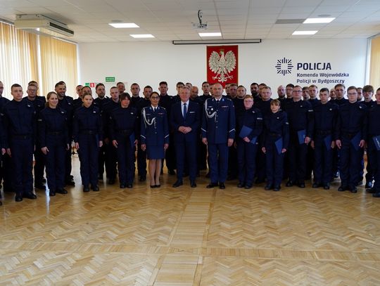 Ślubowanie nowo zaprzysiężonych policjantów