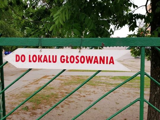 Wyniki z 69,83 proc. obwodów: PiS - 37,43 proc., KO - 28,68 proc.; Trzecia Droga - 14,46 proc.