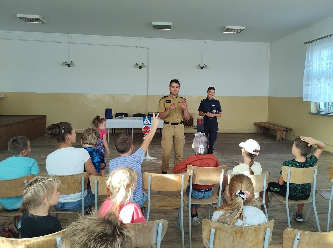 Policjanci i strażacy na pikniku rodzinnym w Kotowach