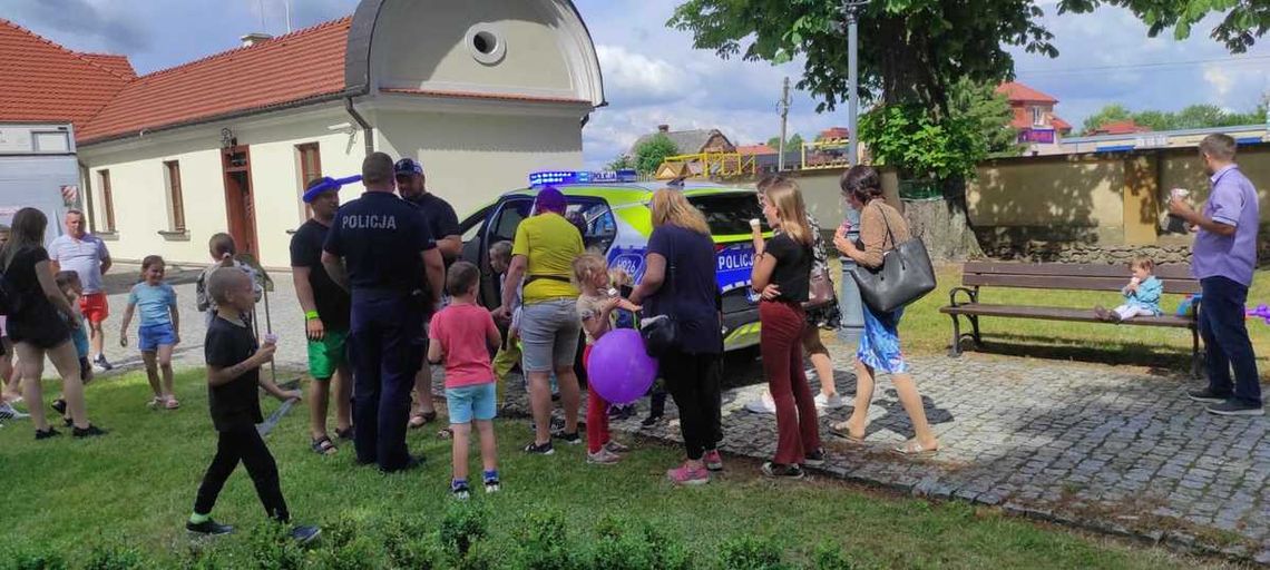 Policjanci z Posterunku Policji w Rościszewie na pikniku rodzinnym promowali szeroko rozumiane bezpieczeństwo