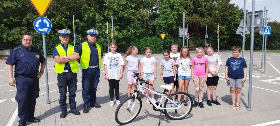 Policjanci z sierpeckiej drogówki uczestniczyli w egzaminie na kartę rowerową