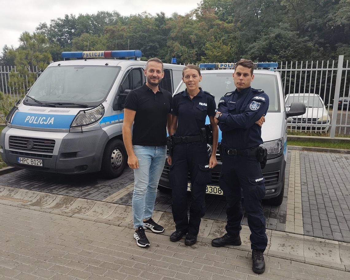 Rypińscy policjanci uratowali mężczyznę, który zasłabł na parkingu