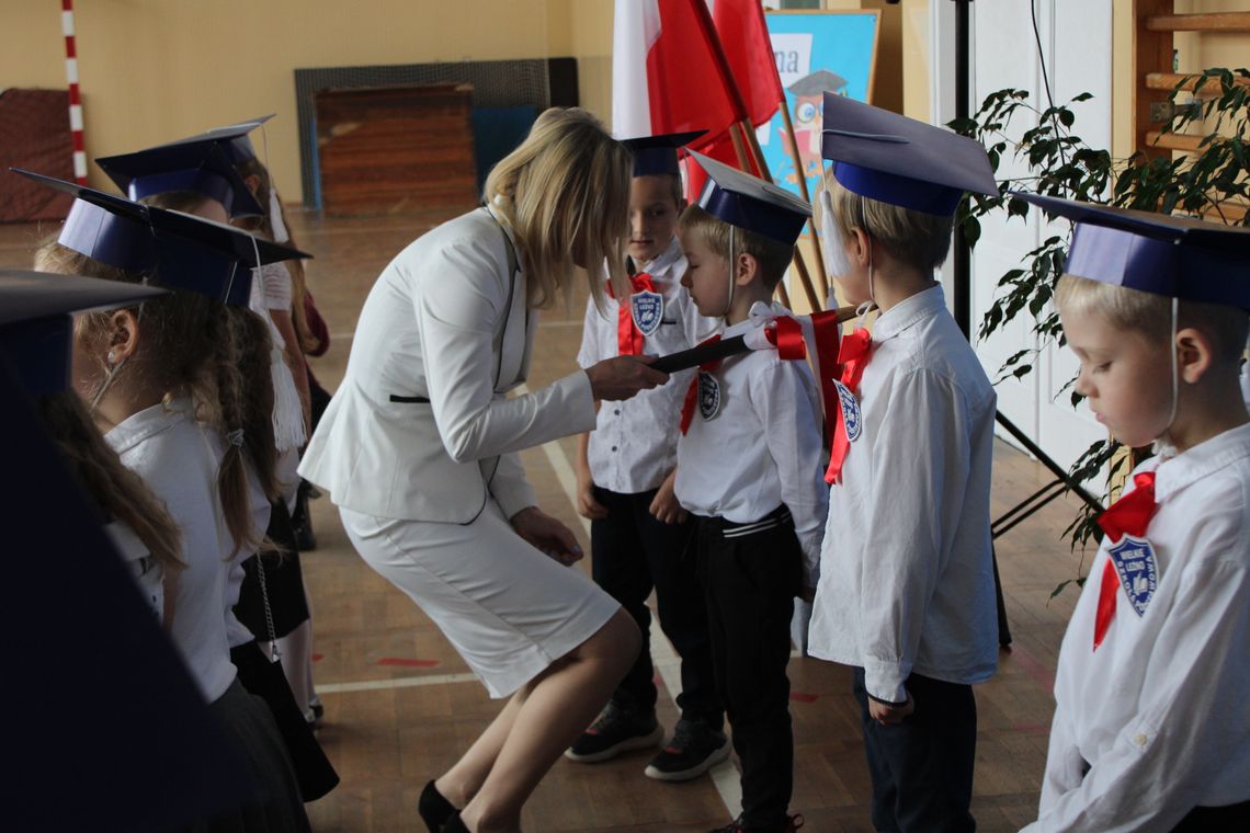 Ślubujemy! Uroczyste pasowanie na ucznia w szkołach Gminy Brzozie