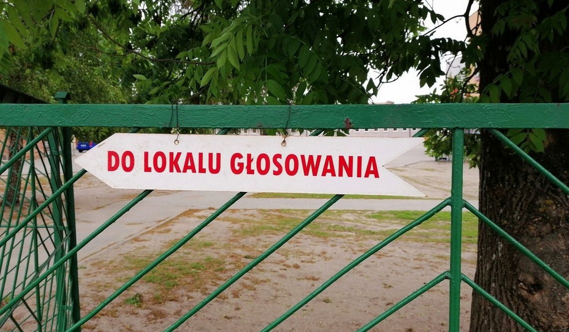 Wyniki z 69,83 proc. obwodów: PiS - 37,43 proc., KO - 28,68 proc.; Trzecia Droga - 14,46 proc.